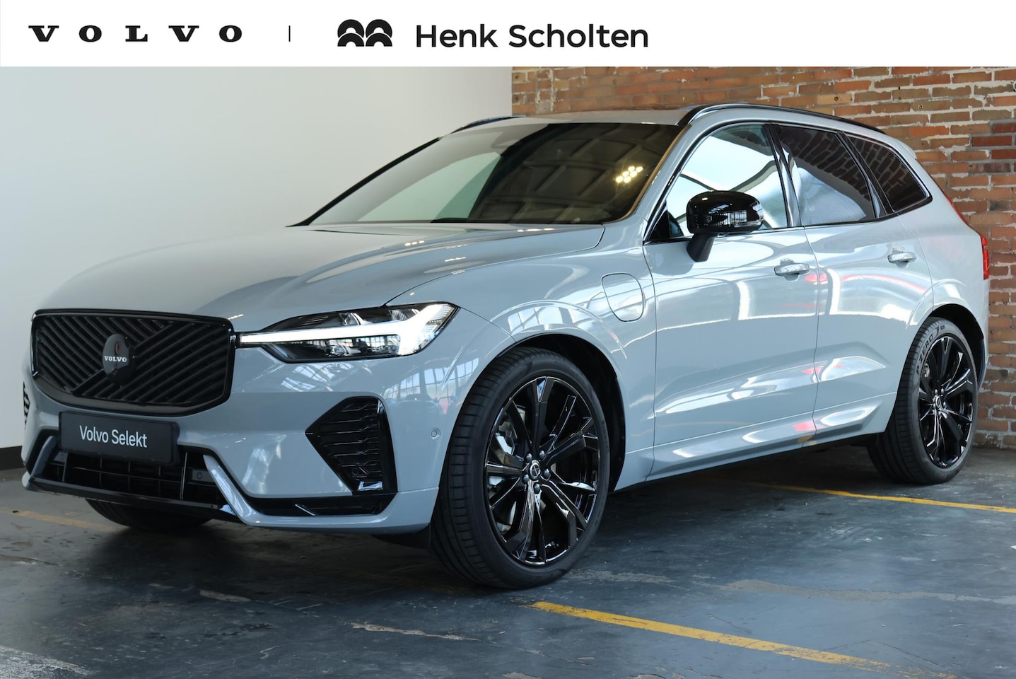 Volvo XC60 - 2.0 T6 Plug-in hybrid AWD Ultra Black Edition | Luchtvering | Harman Kardon Premium Audio - AutoWereld.nl