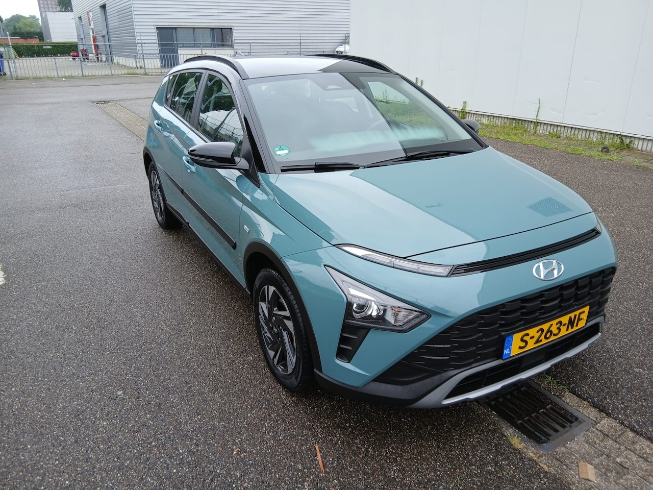 Hyundai Bayon - 1.0 T-GDI Comfort Smart Two Tone VERWACHT | camera | Carplay | Trekhaak | Lichtmetalen vel - AutoWereld.nl