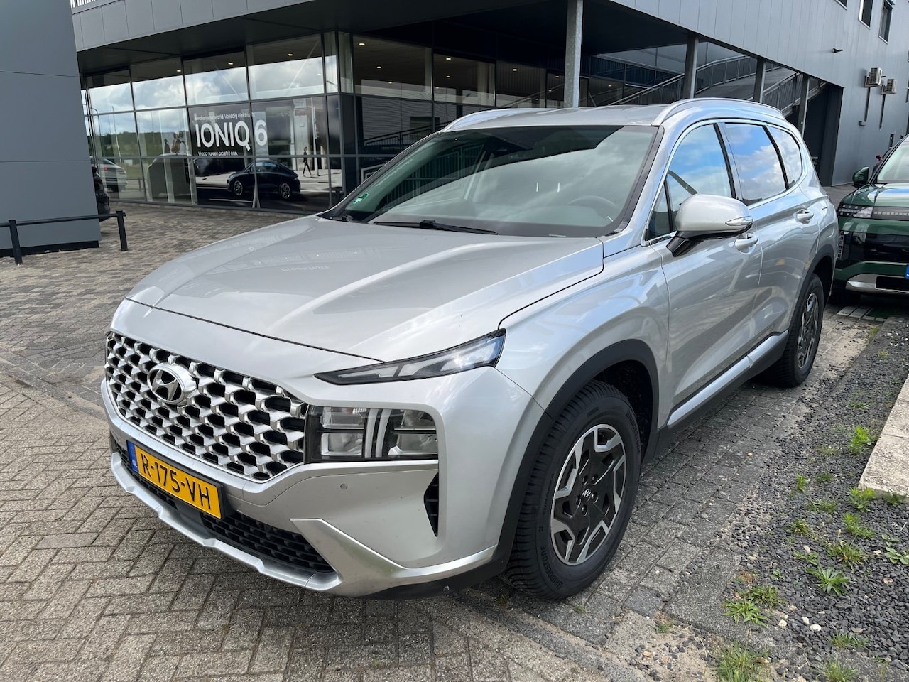 Hyundai Santa Fe - 1.6 T-GDI 230pk HEV Comfort VERWACHT | Camera | Trekhaak | Leder | Stoelverwarming | Clima - AutoWereld.nl