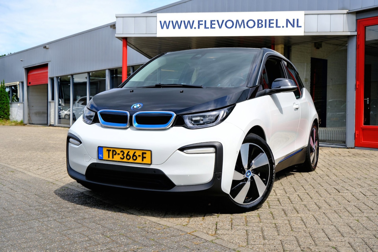 BMW i3 - Basis iPerformance 94Ah 33 kWh Aut. Navi|Cam|Clima|LMV - AutoWereld.nl