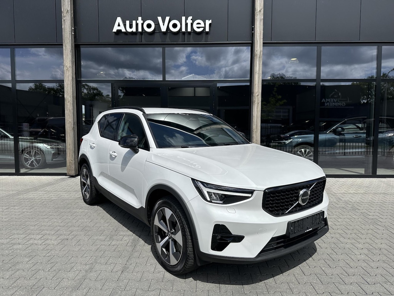 Volvo XC40 - 2.0 B4 Plus Dark H&K|ACC|cam|LED| - AutoWereld.nl