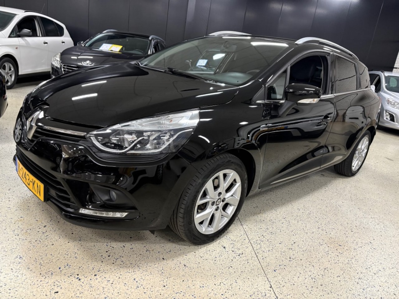 Renault Clio - TCE Limited Navigatie Keyless Airco PDC Camera - AutoWereld.nl