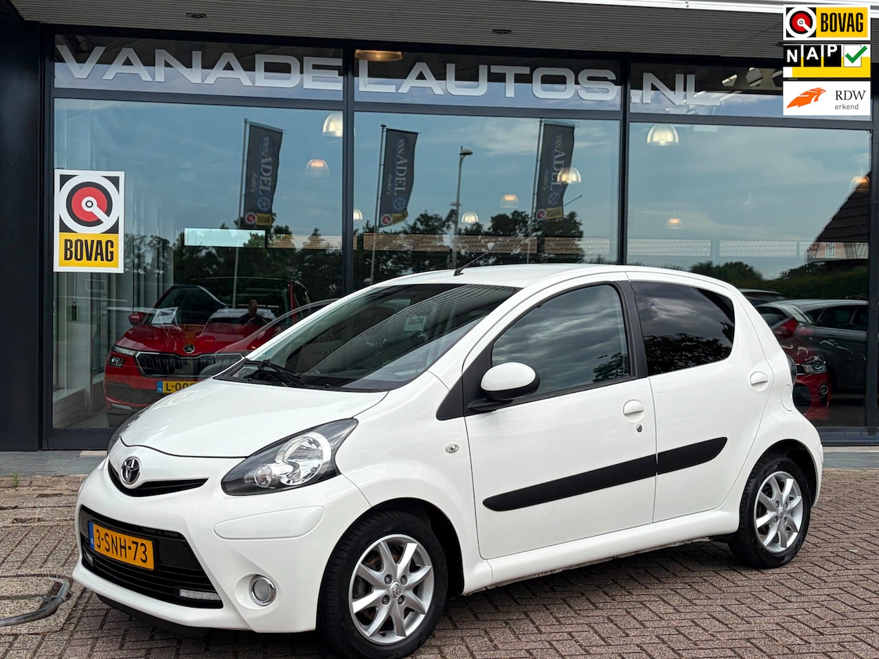Toyota Aygo - 1.0 VVT-i Dynamic Blue 5Drs 85d-KM! Airco LM-Velgen NL-Auto NAP Dealeronderhouden! - AutoWereld.nl