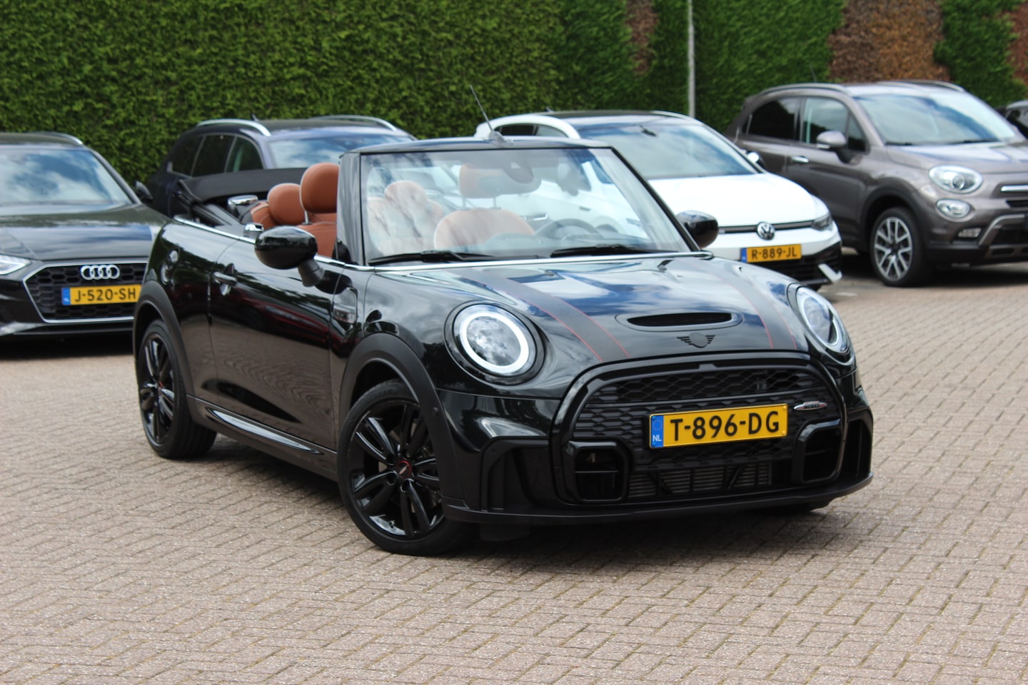 MINI Cabrio - 2.0 Cooper S Rockingham GT Edition / Camera / Head-up / Leder / CarPlay / 17'' / Keyless / - AutoWereld.nl