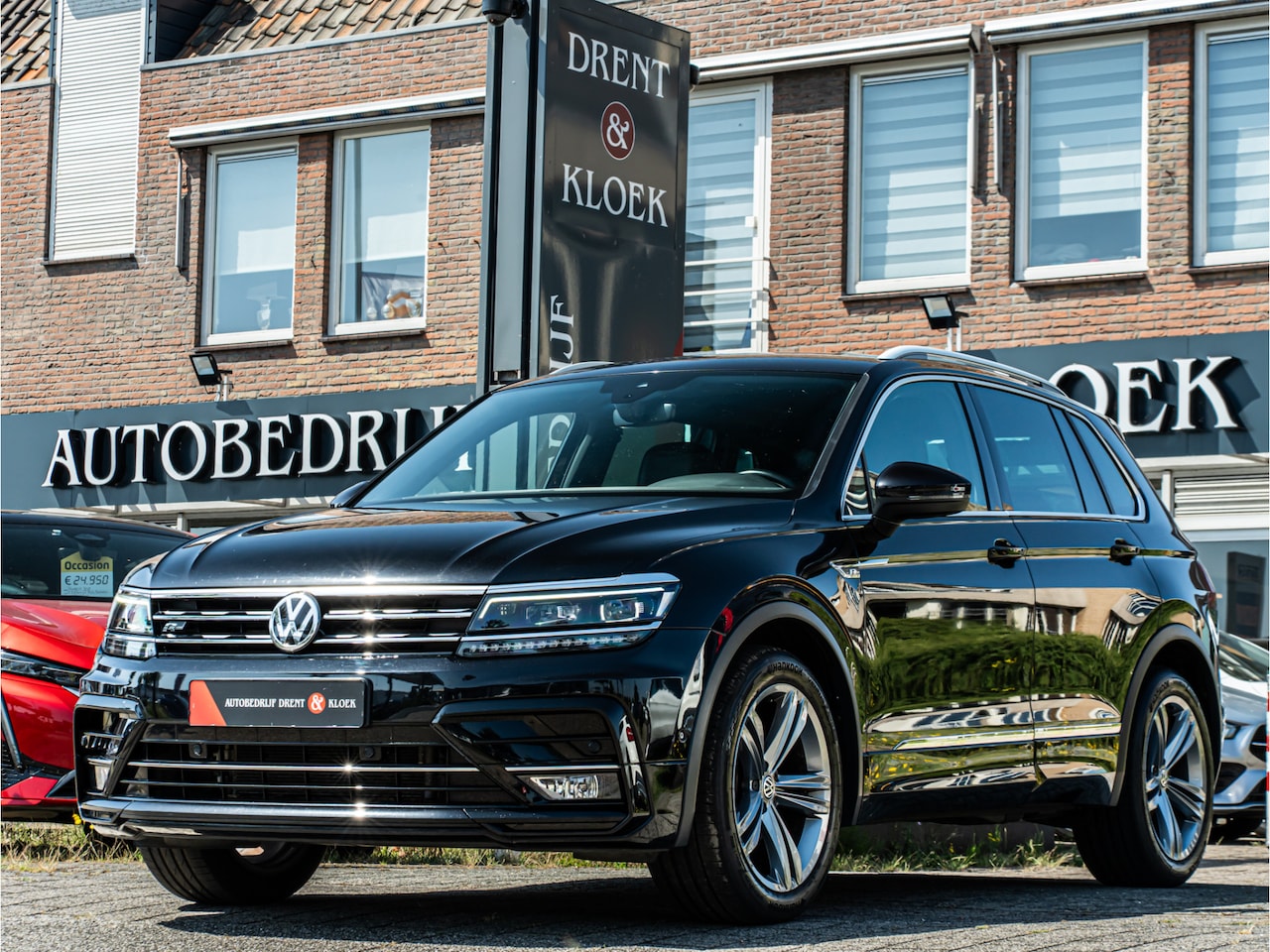 Volkswagen Tiguan - 1.5 TSI ACT Highline R-Line CAMERA 19 INCH VIRTUAL DASH - AutoWereld.nl