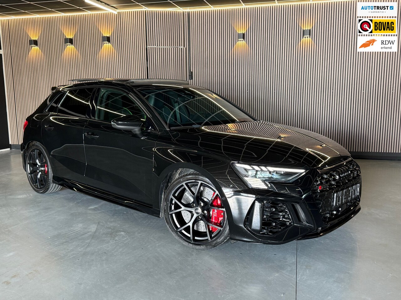Audi RS3 - 2.5 TFSI quattro 2.5 TFSI RS3 quattro HULK|KERAMISCH|PPF|PANO|Hud|B&O - AutoWereld.nl