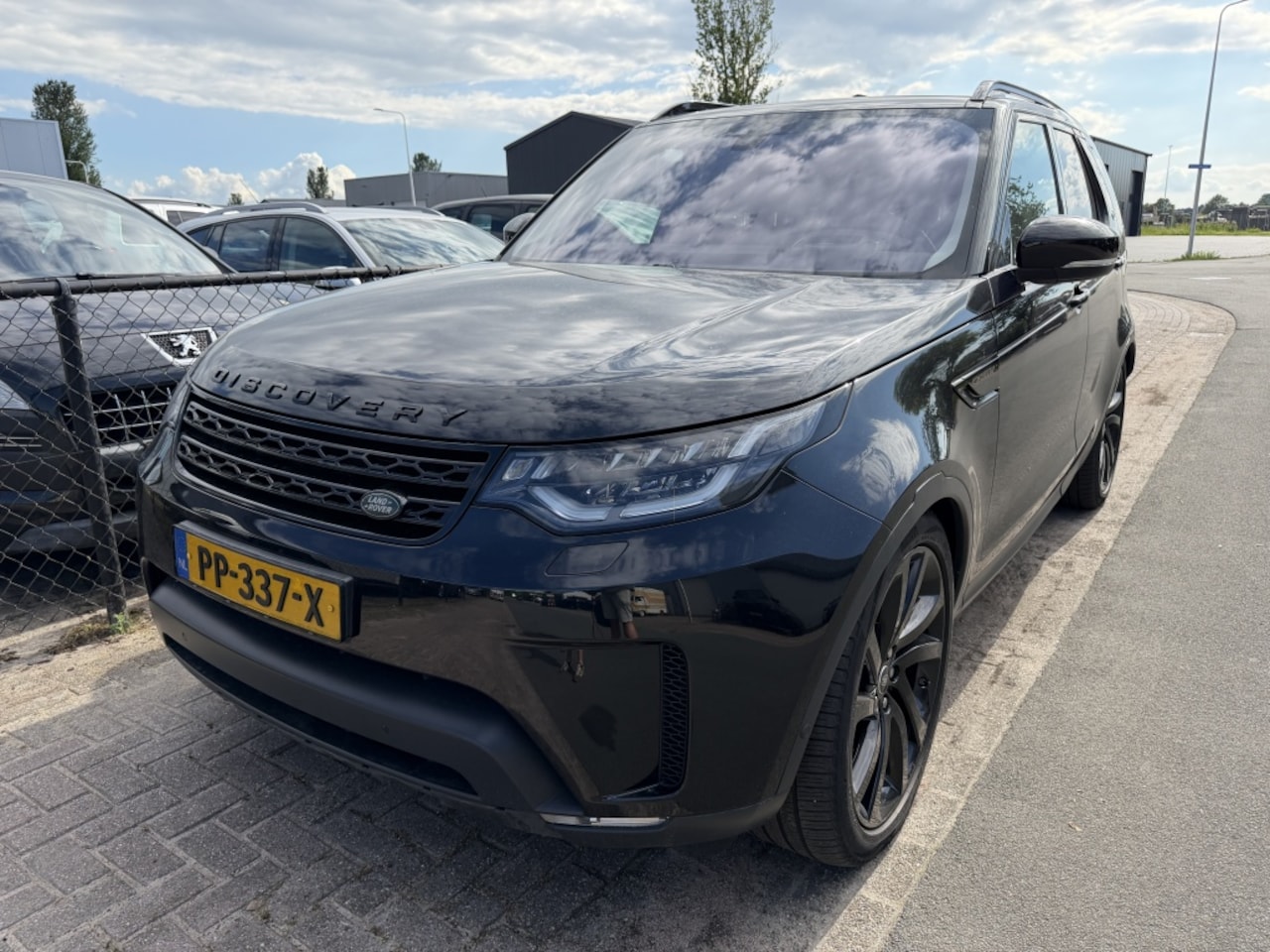 Land Rover Discovery - 3.0 TD6 HSE Luxury 2017 Zwart EX BPM - AutoWereld.nl