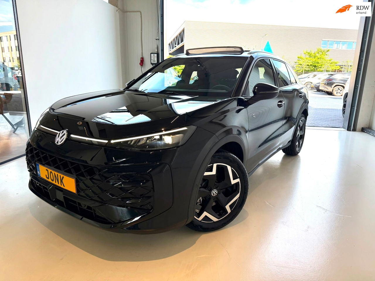 Volkswagen T-Roc - 1.5 eTsi R-Line First Edition 1.5 eTsi R-Line First Edition - AutoWereld.nl