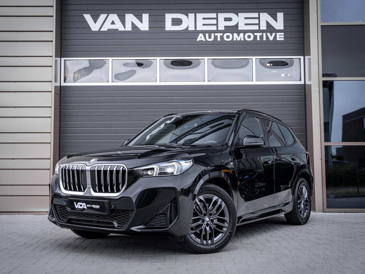 BMW X1 - sDrive18i LCI M-Sport l Panorama l H&K l Memory l Trekhaak - AutoWereld.nl