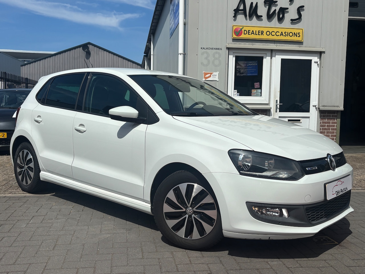 Volkswagen Polo - 1.0 BlueMotion Edition LM velgen | navi! | 5 deuren| privacy glass - AutoWereld.nl