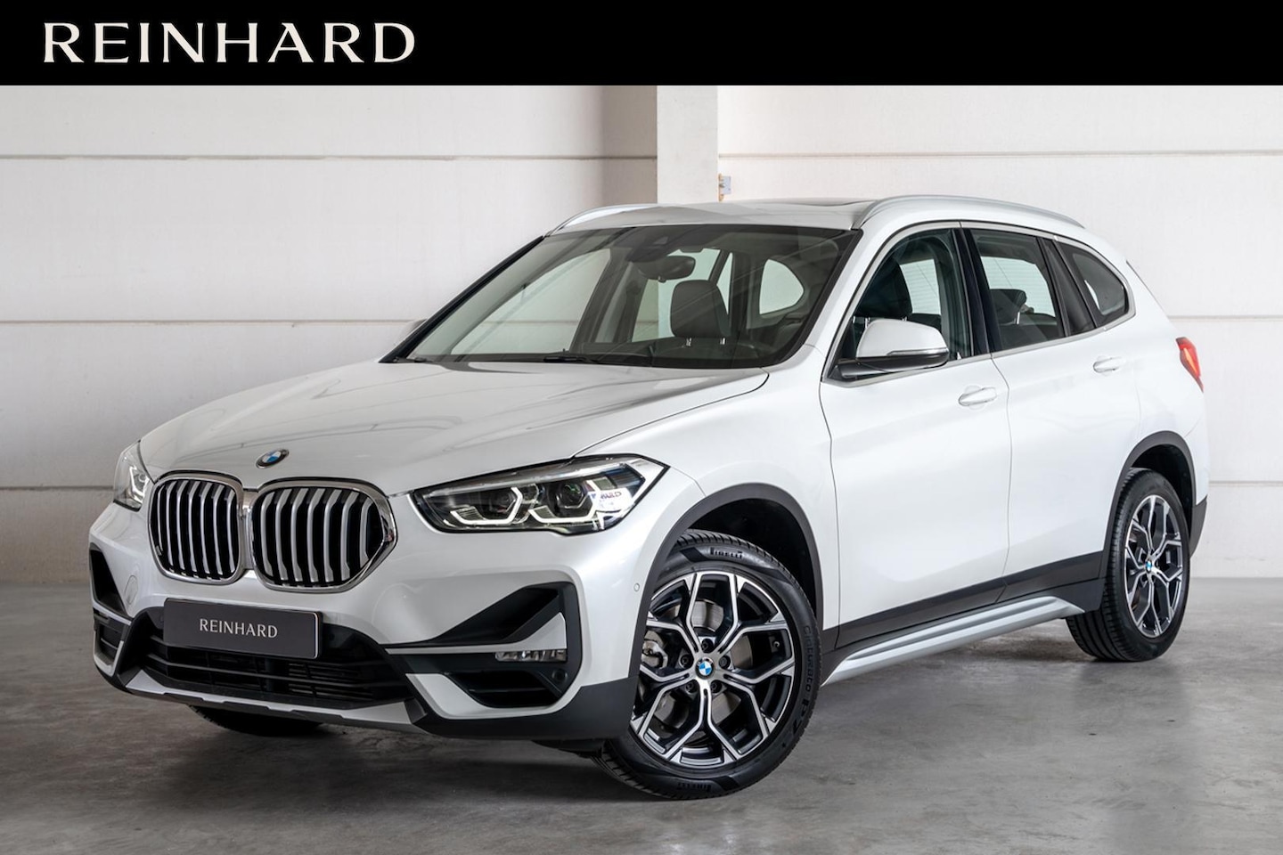 BMW X1 - sDrive20i High Executive / Panodak / Headup / Trekhaak / Leder / Stoelverm. / Dlr Ond. / O - AutoWereld.nl