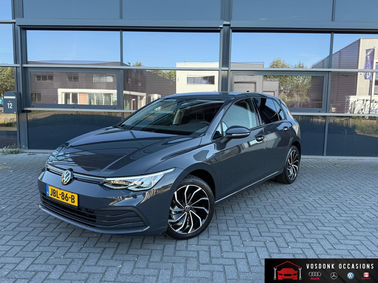 Volkswagen Golf - 1.0 eTSI Life Business / Naviagtie/Automaat/ Nieuwstaat! - AutoWereld.nl