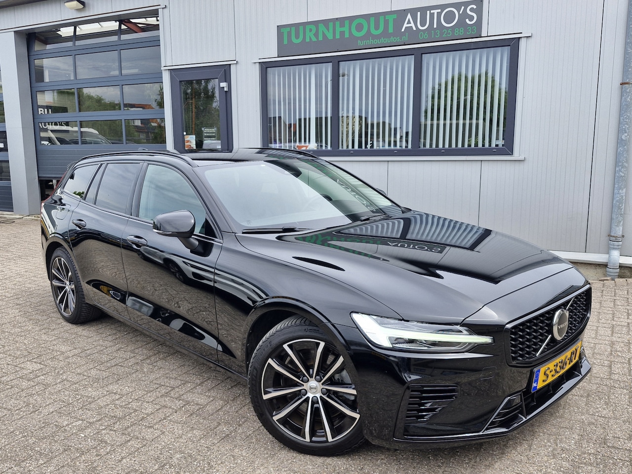 Volvo V60 - T6 Plug-in hybrid AWD Plus Dark - AutoWereld.nl