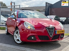 Alfa Romeo Giulietta - 1.4 T Distinctive | Panoramadak | 17” LMV | Navigatie | LED | Climate control |