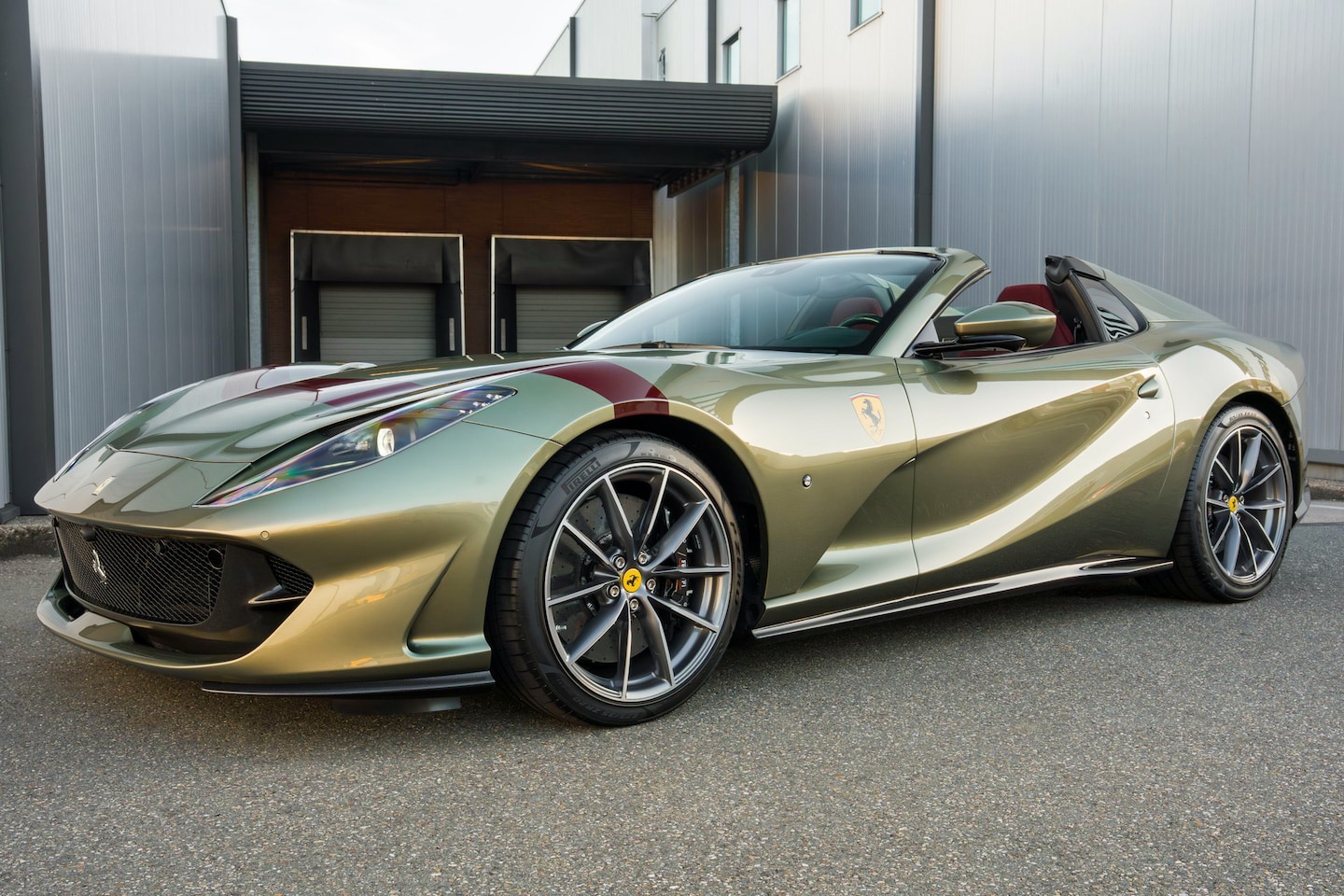 Ferrari 812 GTS - - Verde Masoni - Tailor Made - Carbon - Full option - NEW! - AutoWereld.nl
