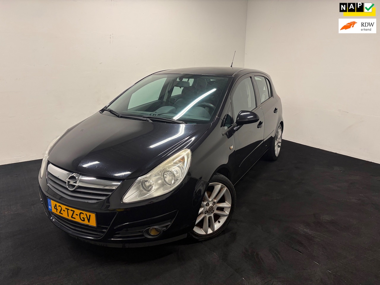 Opel Corsa - 1.4-16V Cosmo | Airco LM Velgen Navi - AutoWereld.nl