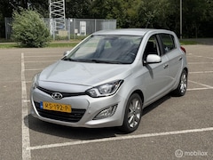 Hyundai i20 - 1.4i AUTOMAAT, AIRCO, ACHTERUITCAMERA