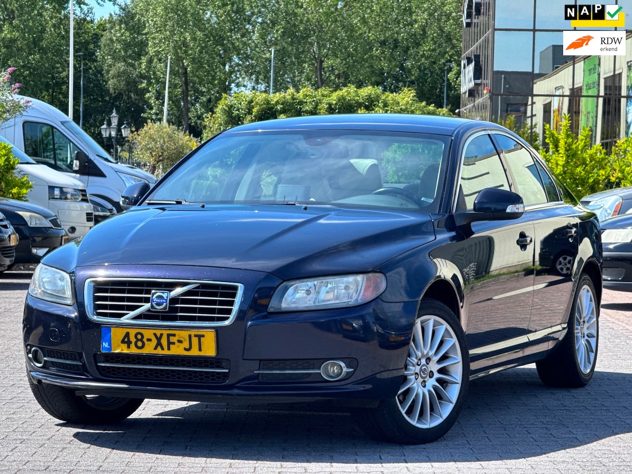 Volvo S80 - 2.5 T Momentum | Leder stoelen | Navigatie | Parkeersens oren | Bluetooth | 2 sleutels | O - AutoWereld.nl