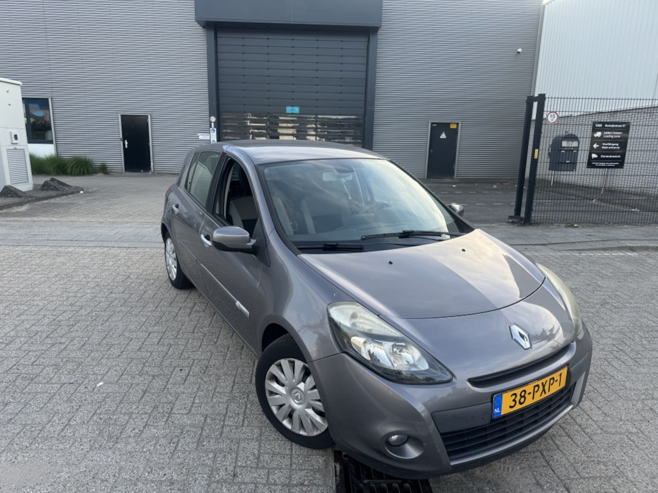 Renault Clio - 1.5 dCi Paris Navi Clima Sensor 180Dkm - AutoWereld.nl