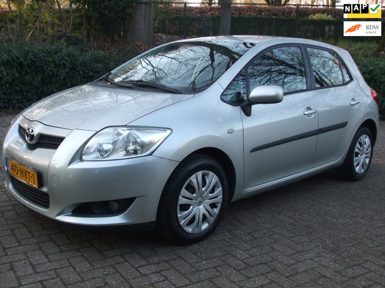 Toyota Auris - 1.6-16V Sol clima en cruise control 5 drs NL auto grijs - AutoWereld.nl