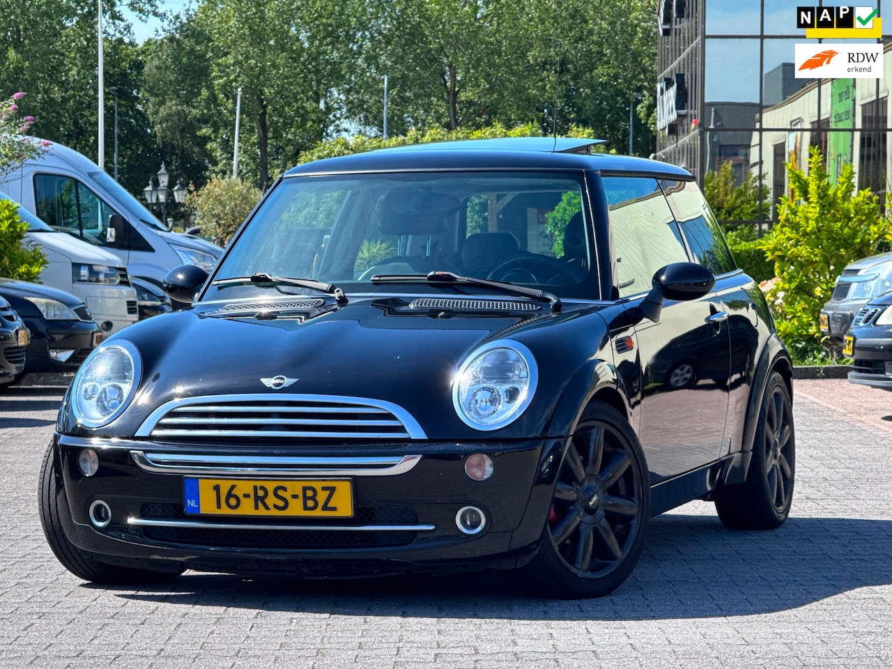 MINI 3-Deurs - 1.6 Cooper Chili | Panoramadak | Half leder stoelen | Airco | Cruise control | 2 sleutels - AutoWereld.nl