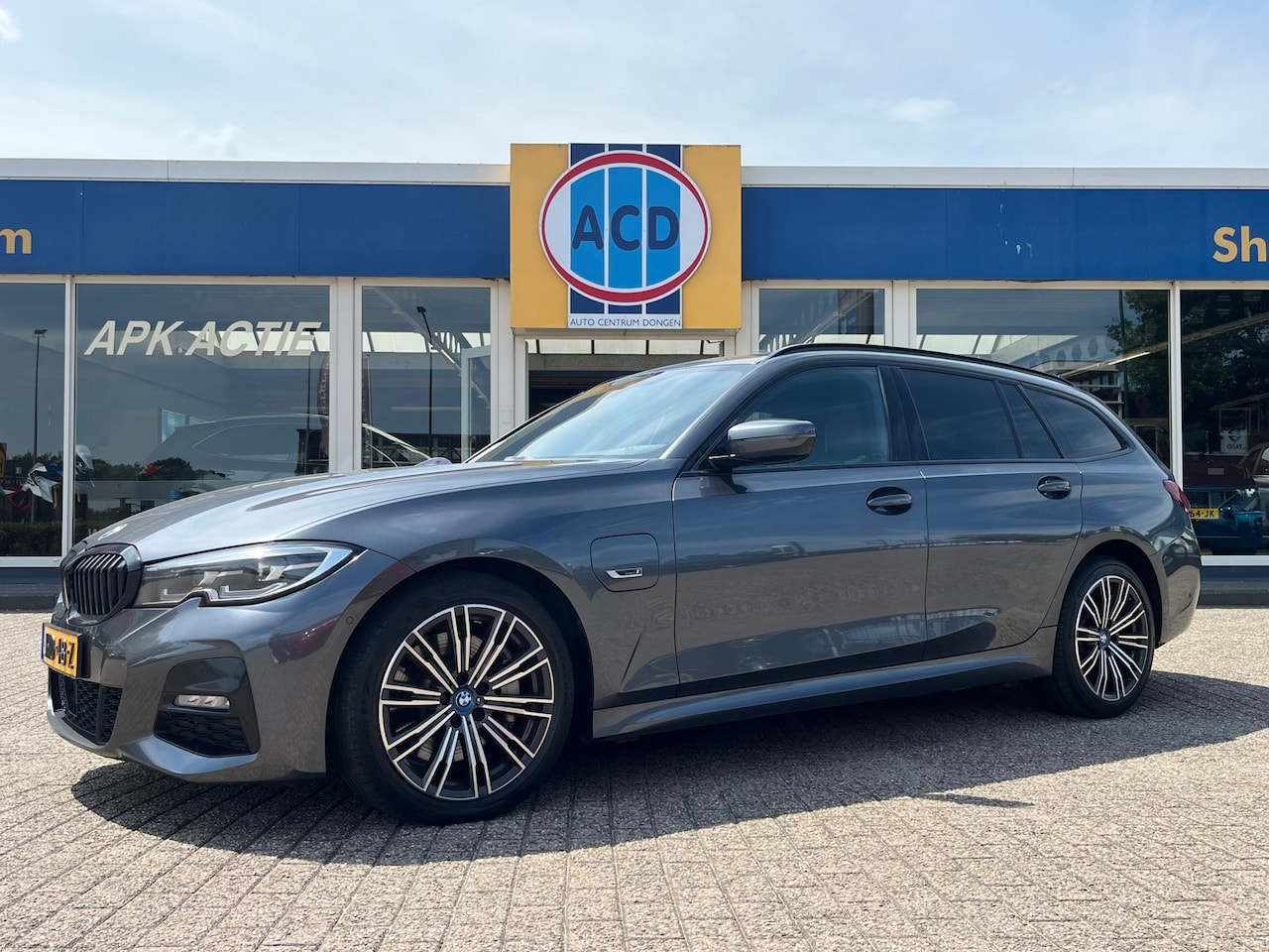 BMW 3-serie Touring - 330e Business Edition Plus | M-pakket | Full led | Carplay | Camera | Trekhaak wegklapbaar - AutoWereld.nl