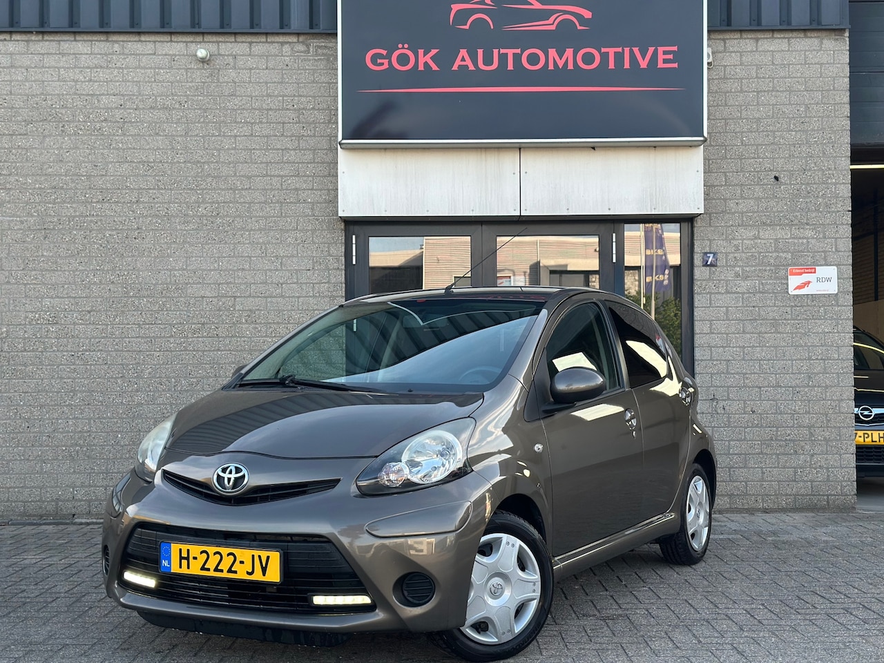 Toyota Aygo - 1.0 VVT-i Access / Airco / Facelift / LED / 5 Deurs / Bluetooth - AutoWereld.nl