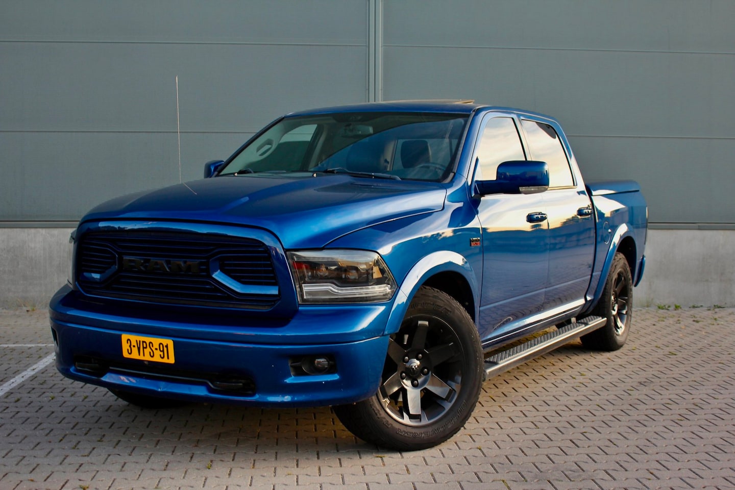 Dodge Ram 1500 - 5.7 V8 4x4 Quad Cab 6'4 5.7 V8 4x4 Quad Cab 6'4 - AutoWereld.nl