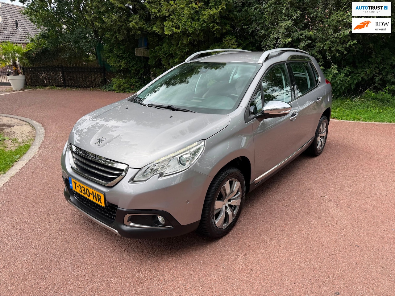 Peugeot 2008 - 1.2 PureTech Active / Navi / Automaat / Pano / Airco / NAP / PDC - AutoWereld.nl