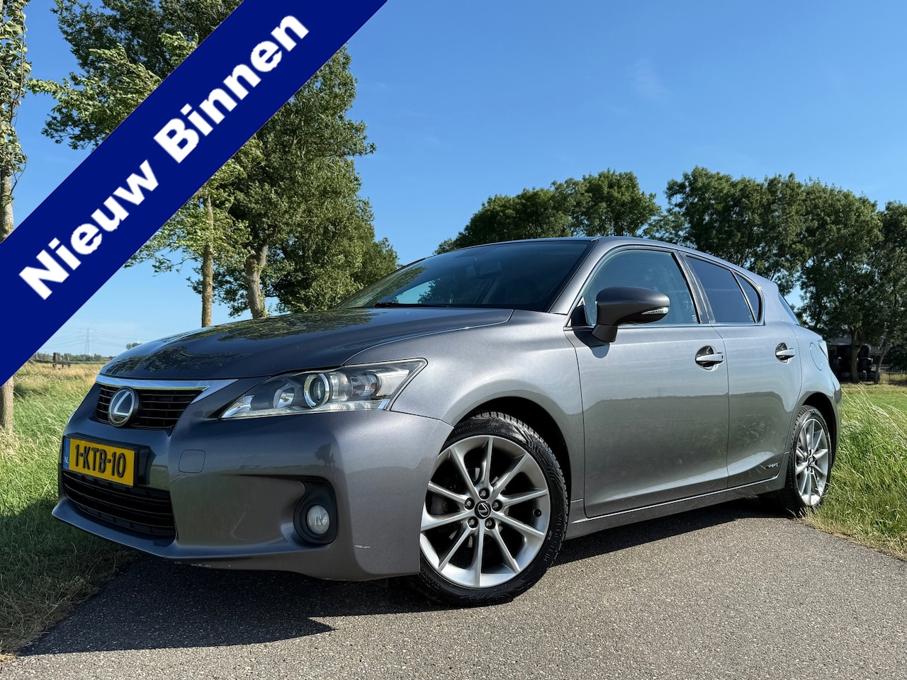 Lexus CT 200h - Business Line Automaat | Leder | Trekhaak | Navi | Clima | 17" Velgen | Stoelverwarming | - AutoWereld.nl