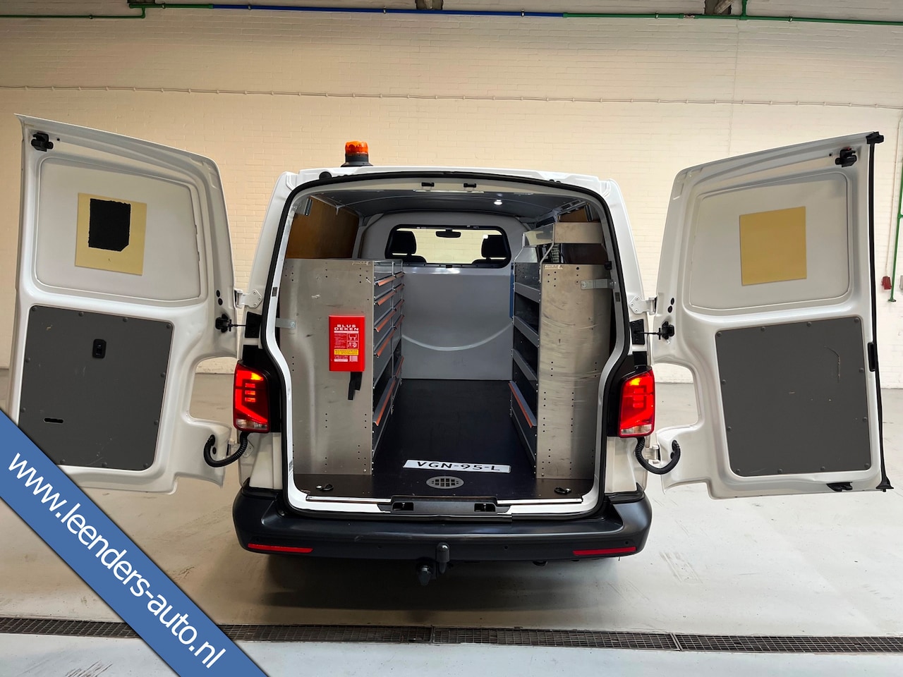 Volkswagen Transporter - L2H1 DSG Automaat Servicewagen 2.0 TDI 150PK 4 Motion 4x4 euro6, Inrichting, V230, Trekhaa - AutoWereld.nl