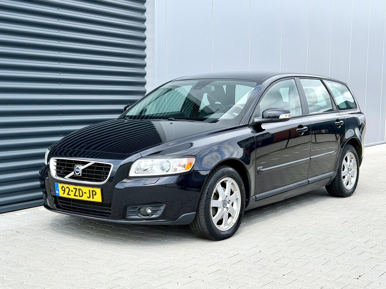 Volvo V50 - 1.8 Kinetic Facelift model | Mettalic zwart - AutoWereld.nl