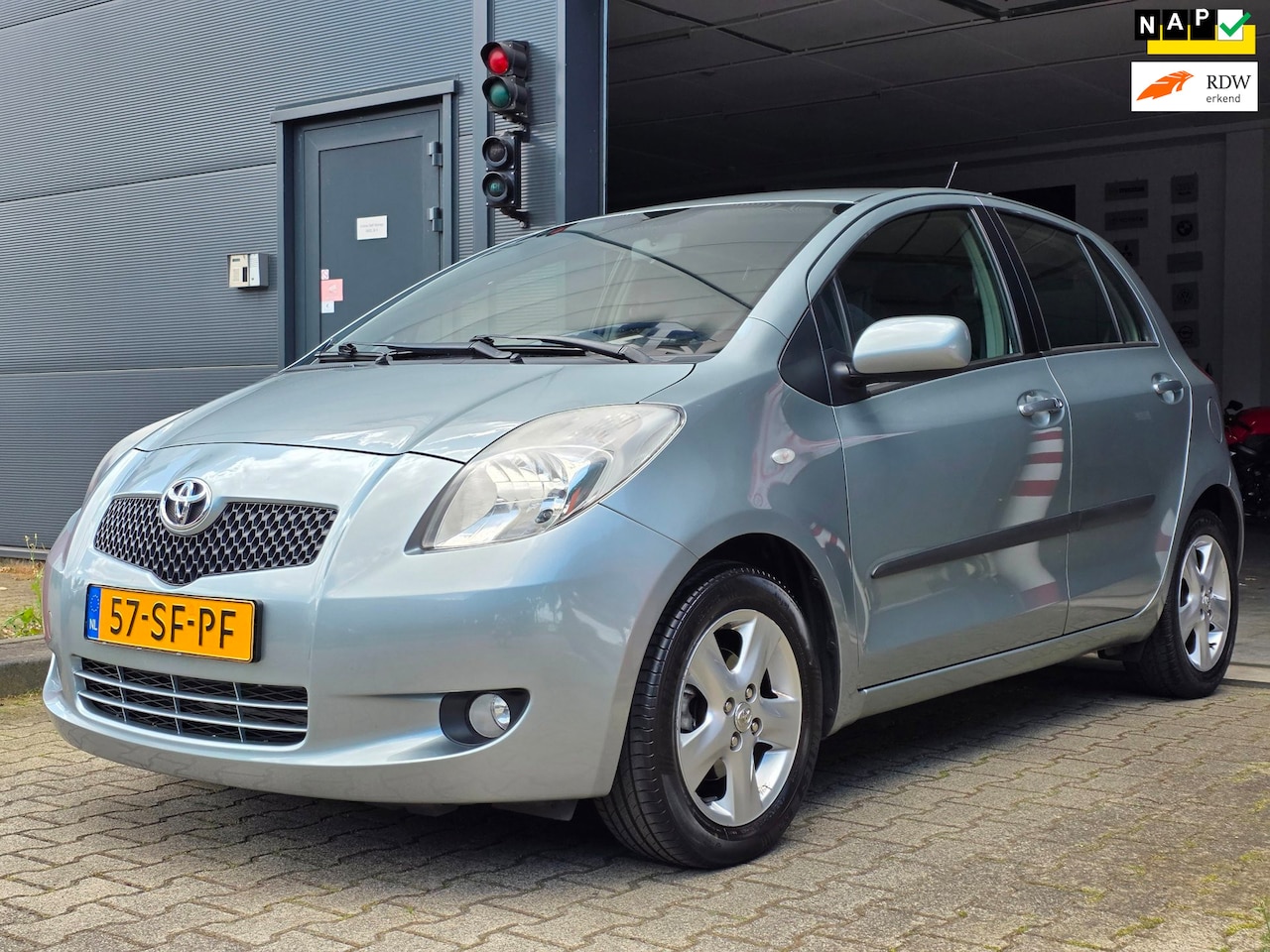 Toyota Yaris - 1.3 VVTi Luna MMT / Automaat / Keyless / 100% onderhouden - AutoWereld.nl