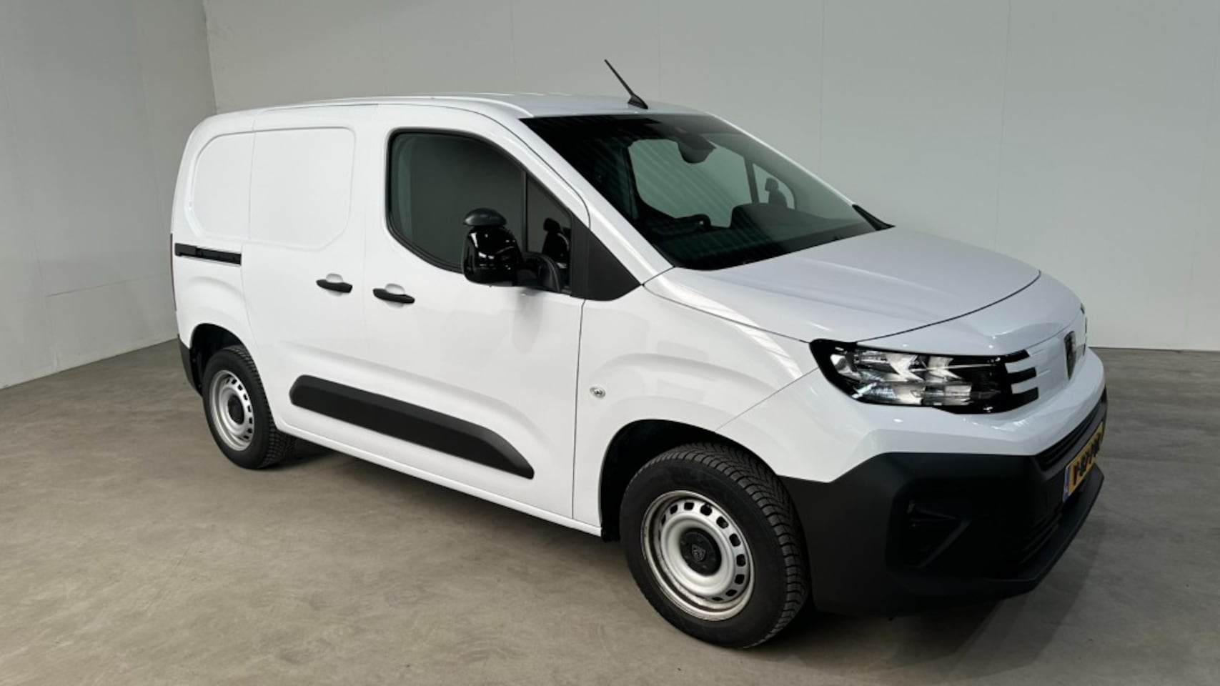 Peugeot Partner - 1.5d, camera. pdc, betimmering, vloer,tussenwand, carplay - AutoWereld.nl