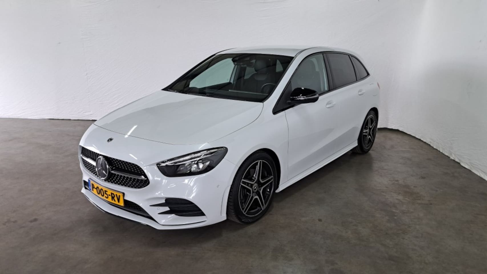 Mercedes-Benz B-klasse - B180 Business Solution AMG Widescreen Sfeer Ledkoplampen - AutoWereld.nl