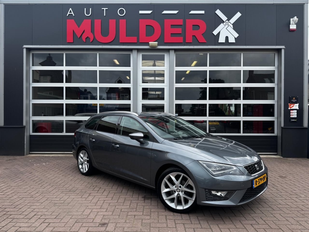 SEAT Leon - 1.4 TSI FR STYLE BUSINESS / CRUISE / TREKHAAK / PANO / NAVI / RIJKLAAR! - AutoWereld.nl