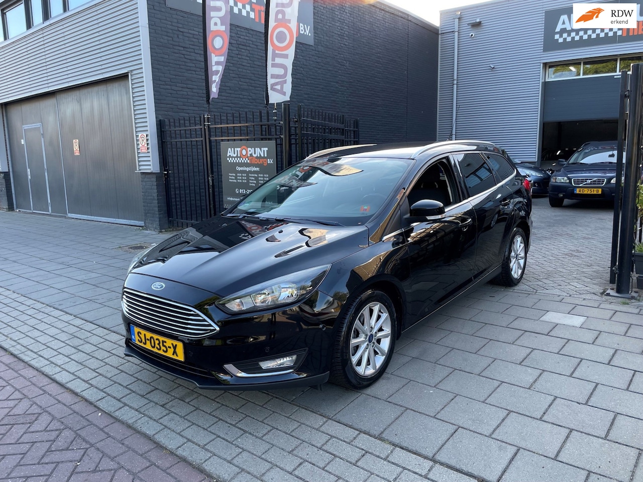 Ford Focus Wagon - 1.0 Titanium 1e Eigenaar! Trekhaak Airco PDC NAP APK - AutoWereld.nl