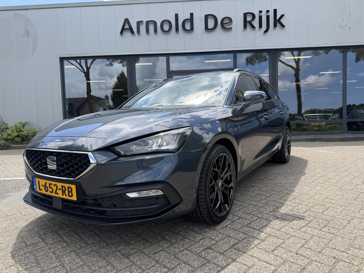 SEAT Leon Sportstourer - 1.5 TSI Style Business Intense 1.5 TSI Style Business Intense - AutoWereld.nl