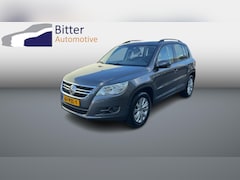 Volkswagen Tiguan - 1.4 TSI Comfort&Design Navigatie|Trekhaak|Volledig Onderhouden
