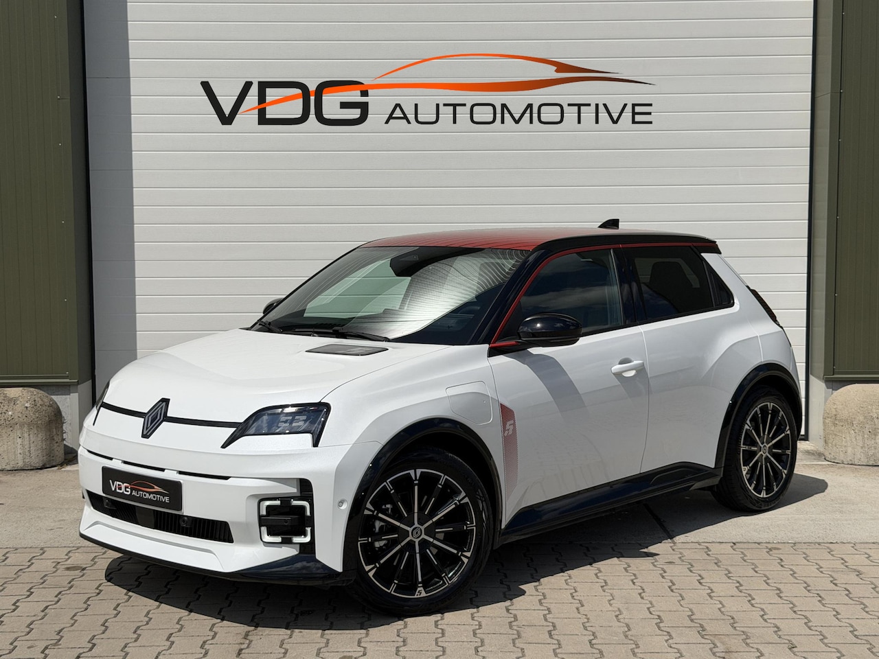 Renault 5 - comfort range iconic cinq 52 kWh SOH 99% / Snellader / Navigatie / 18" / Harman Kardon / A - AutoWereld.nl