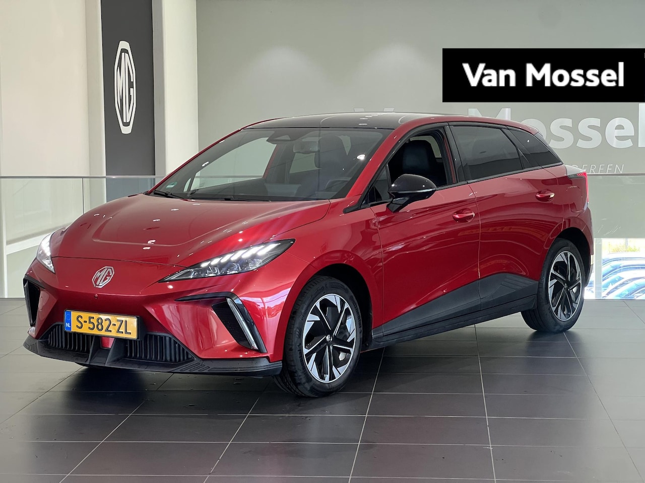 MG MG4 - Long Range Luxury 64 kWh | Navi | Led Koplampen | 360 Camera | CarPlay | Stoelverwarming | - AutoWereld.nl
