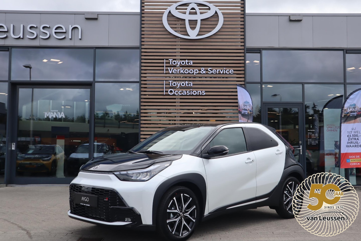Toyota Aygo X - HYBRID 115 GR-SPORT NIEUW! JBL-AUDIO STOELVERW P-SENSOREN KEYLESS APPLE/ANDROID 18"LMV - AutoWereld.nl