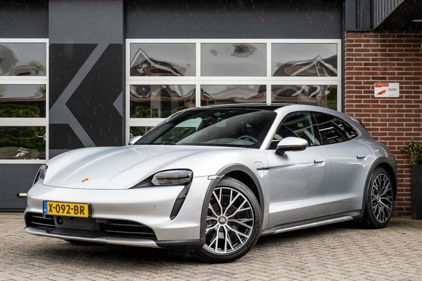 Porsche Taycan - 4S 93 kWh | Panorama | Luchtvering | Bose | 360° | Head-Up | 18 V. Seats | ACC | 20' inch - AutoWereld.nl