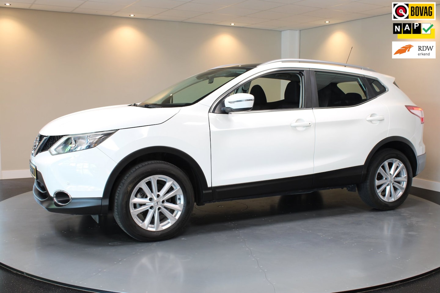 Nissan Qashqai - 1.2 Acenta *2de Eigenaar* Trekhaak|Panodak|Cruise|NAP - AutoWereld.nl