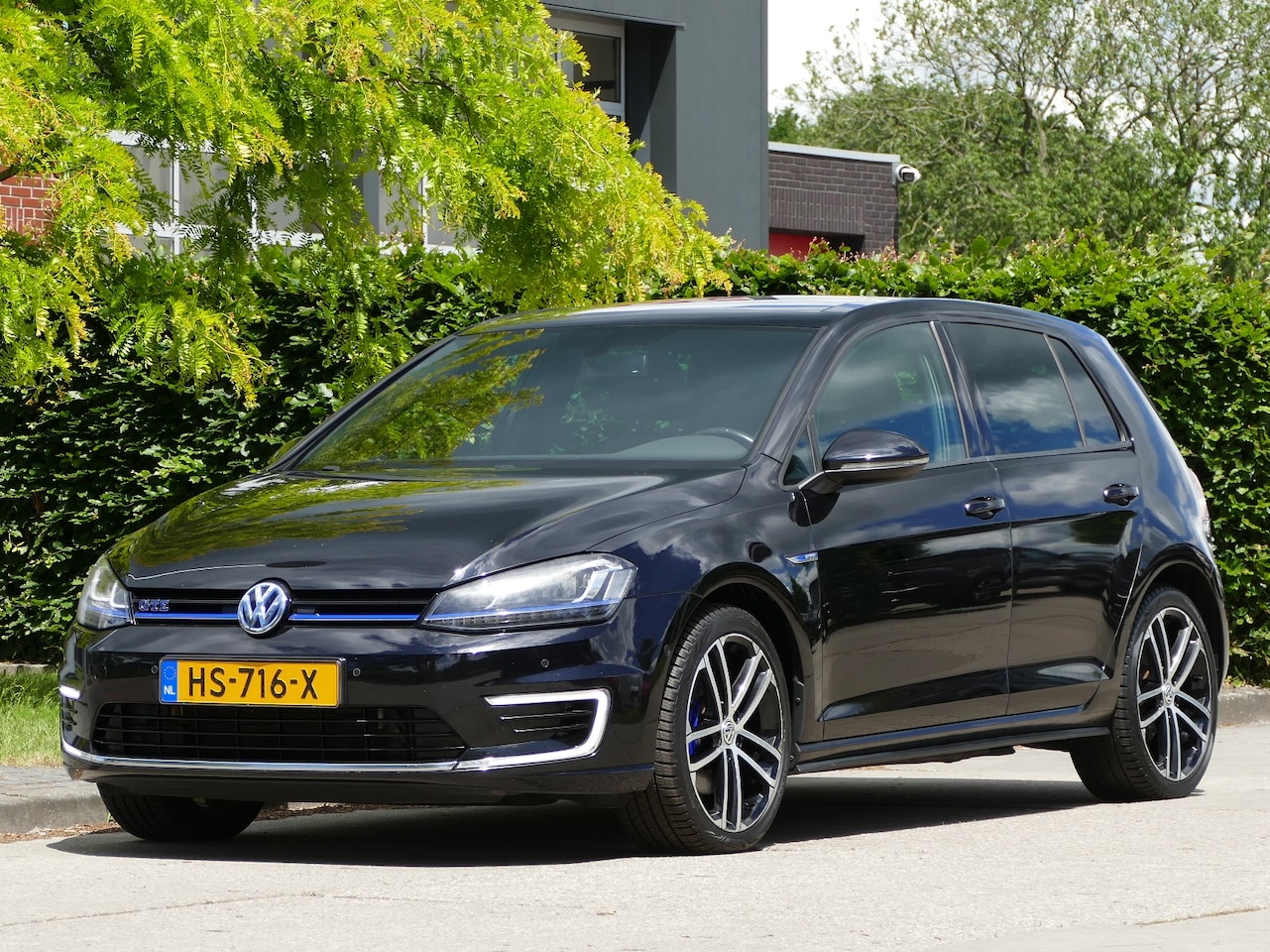 Volkswagen Golf - 1.4 TSI GTE | panoramadak | 18" all-season-banden | navigatie | bluetooth - AutoWereld.nl