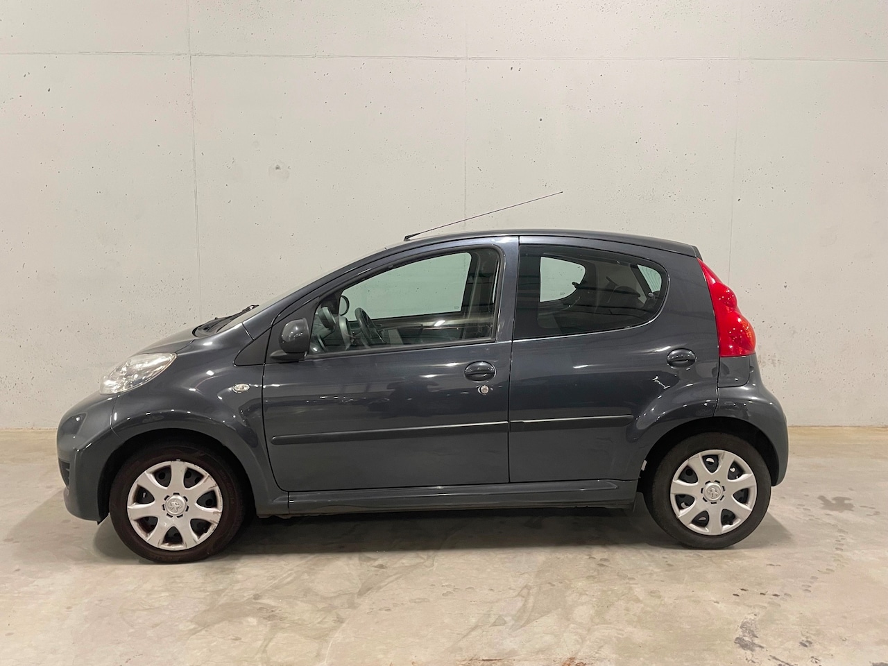 Peugeot 107 - 1.0-12V XS 5drs. APK NAP - AutoWereld.nl