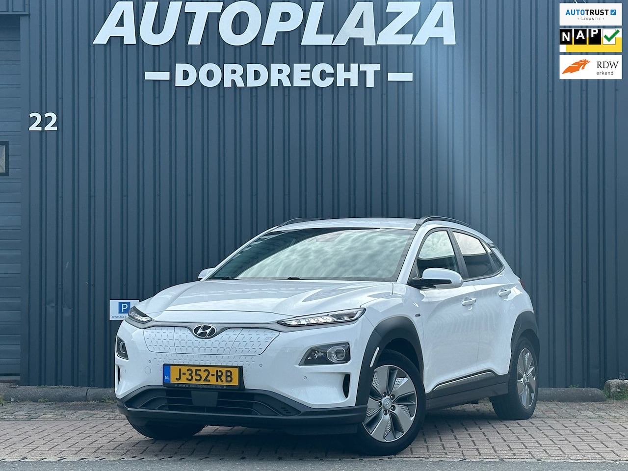Hyundai Kona Electric - EV Premium 64 kWh| SOH 100% | WARMTEPOMP | FASE 3 | - AutoWereld.nl