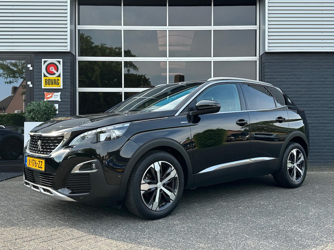 Peugeot 3008 - 1.6 e GT Line, Automaat, Camera, CarPlay, Pano, Memory, Leder, Cruise - AutoWereld.nl