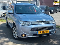 Mitsubishi Outlander - 2.0 PHEV Instyle+ | Schuifdak | Leder | Navigatie | 18” LMV |