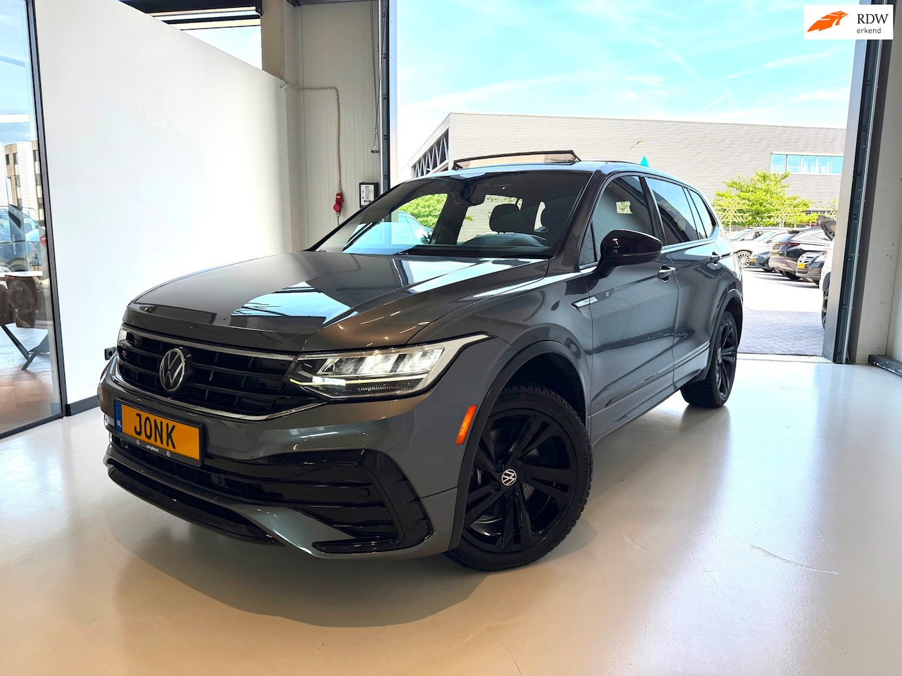 Volkswagen Tiguan Allspace - 2.0 SE TSI R-Line 7p. Amerikaanse Uitvoering - AutoWereld.nl